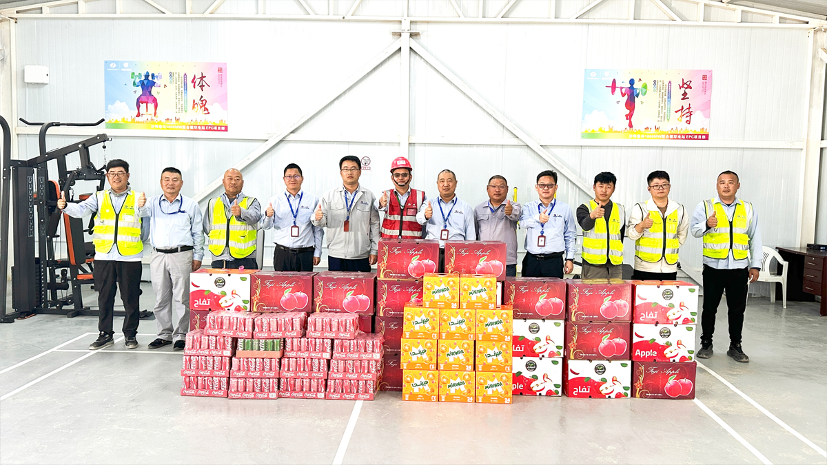 SEPCOIIISAUDI's tweet photo. 🎊 New Year greetings from the frontline. Rumah-1 IPP shared care packages and warm wishes with subcontractors and international staff—strengthening unity as the team advances together.
#Rumah1 #CCGT #SaudiArabia #PeopleFirst #TeamSpirit #EPC #EnergyProjects #Teamwork https://t.co/HwXceqqNBn