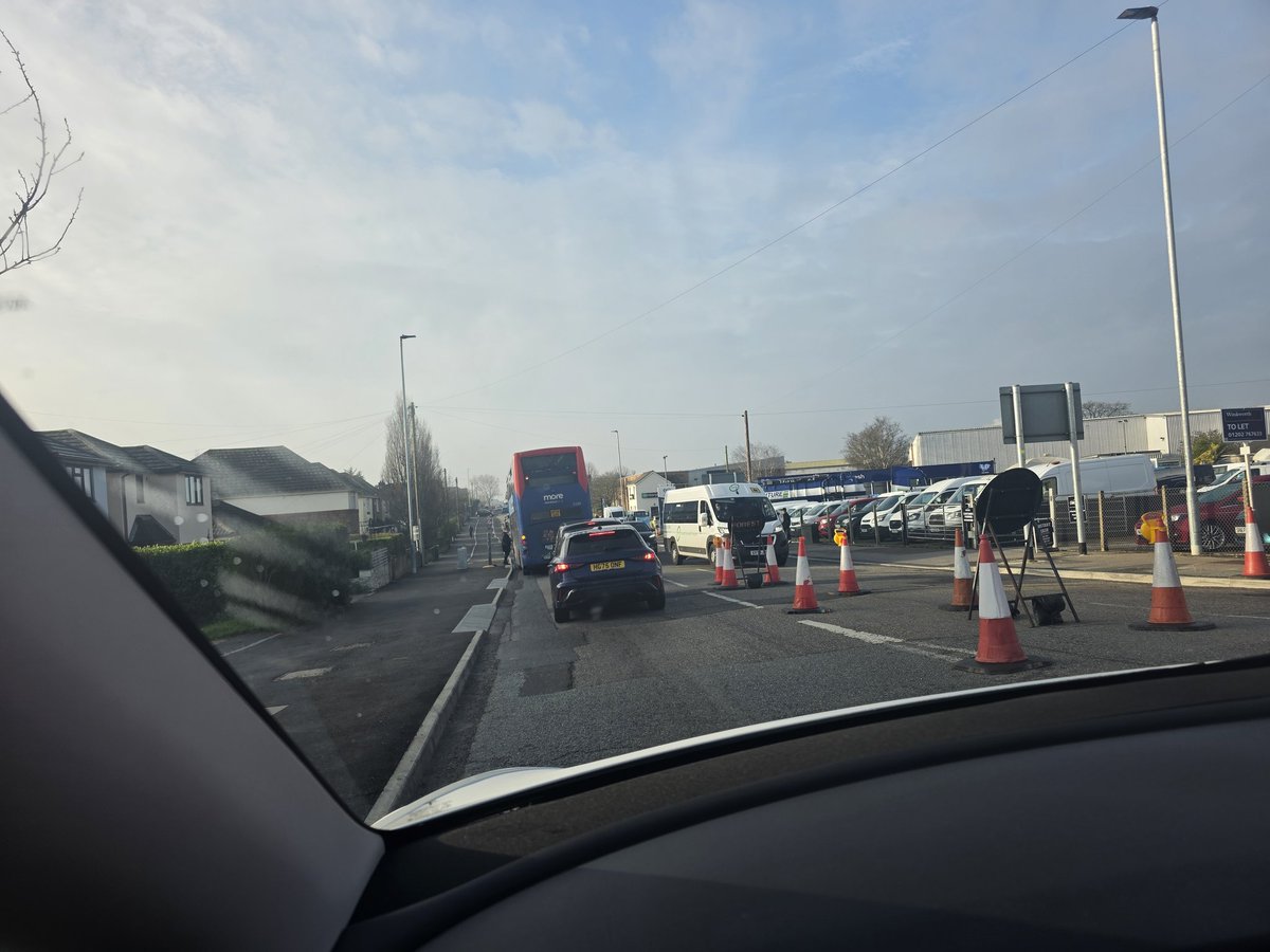 What clever person at <a href="/BCPCouncil/">BCP Council</a> thought putting bus stops in the road was a good idea? This bus stopped here for 4 mins, backing up traffic. Then again 200m further down the road. Gridlock at rush hour. This is planned slowing of traffic. Ridiculous!   #noidea