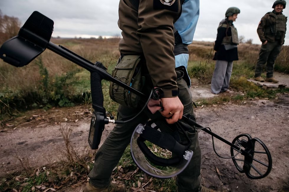 Science at risk tweet media