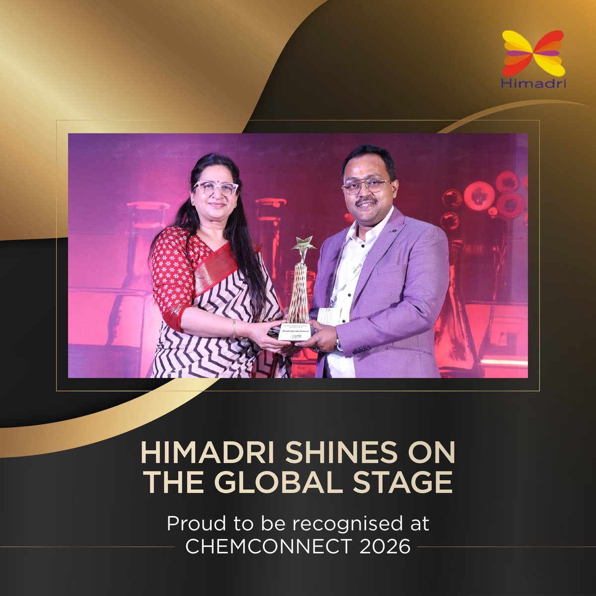 HimadriSpChem's tweet photo. #Himadri was honoured for ๐๐ง๐ญ๐๐ซ๐ง๐๐ญ๐ข๐จ๐ง๐๐ฅ ๐๐ฎ๐ฉ๐ฉ๐ฅ๐ฒ ๐๐ก๐๐ข๐ง ๐๐ฑ๐๐๐ฅ๐ฅ๐๐ง๐๐ ๐ข๐ง ๐๐ฉ๐๐๐ข๐๐ฅ๐ข๐ญ๐ฒ ๐๐ก๐๐ฆ๐ข๐๐๐ฅ๐ฌ at the 4th edition of ๐๐๐๐๐๐๐๐๐๐๐ ๐๐๐๐, held at The Westin Mumbai Garden City. #chemconnect2026 #cargoconnect https://t.co/J6fniRUizR