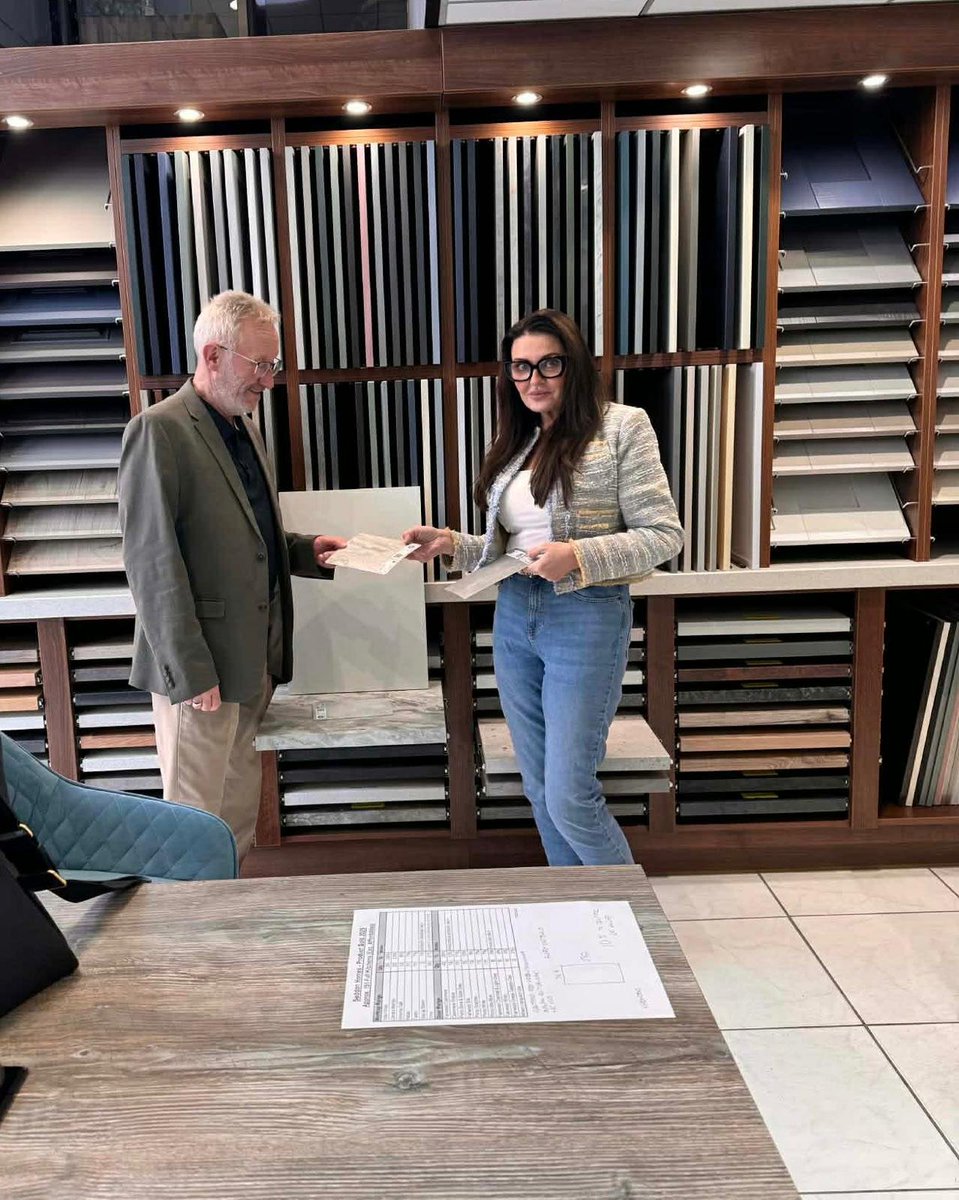 SeddonHomes's tweet image. Our Sales &amp;amp; Marketing Director, Suzanne, was at Panorama Kitchens hand-selecting the finishes for our upcoming Bancroft View homes. From sleek cabinets to "wow" worktops, every detail is being curated for you ✨ #SeddonHomes #KitchenDesign #InteriorInspo