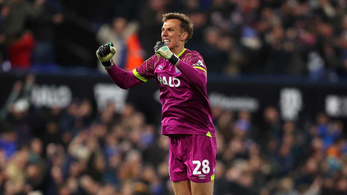 Champchatpod24's tweet photo. Following Tuesday night's 1-0 win over Hull City, Ipswich Town goalkeeper Christian Walton has now kept more Championship clean sheets (12) than anyone this season. 🧤

Making 25 appearances this term, he now boasts a 48% clean sheet ratio. 👏

#ITFC https://t.co/J8GAF46Cz1