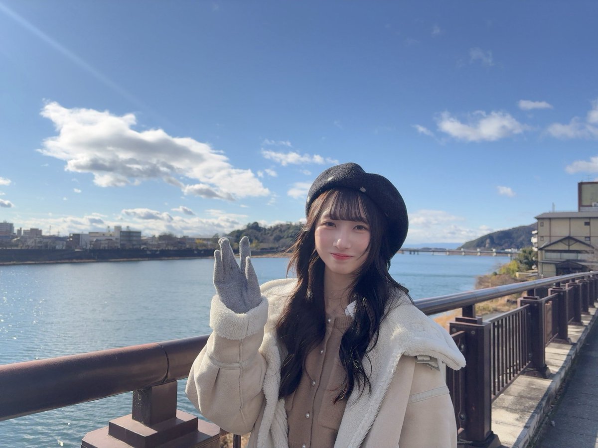 monene_kitazawa's tweet photo. あちらに見えますのは〜
雲です。☁️

#北澤百音
#NGT48
#犬山城 https://t.co/vjkN7fWRZC