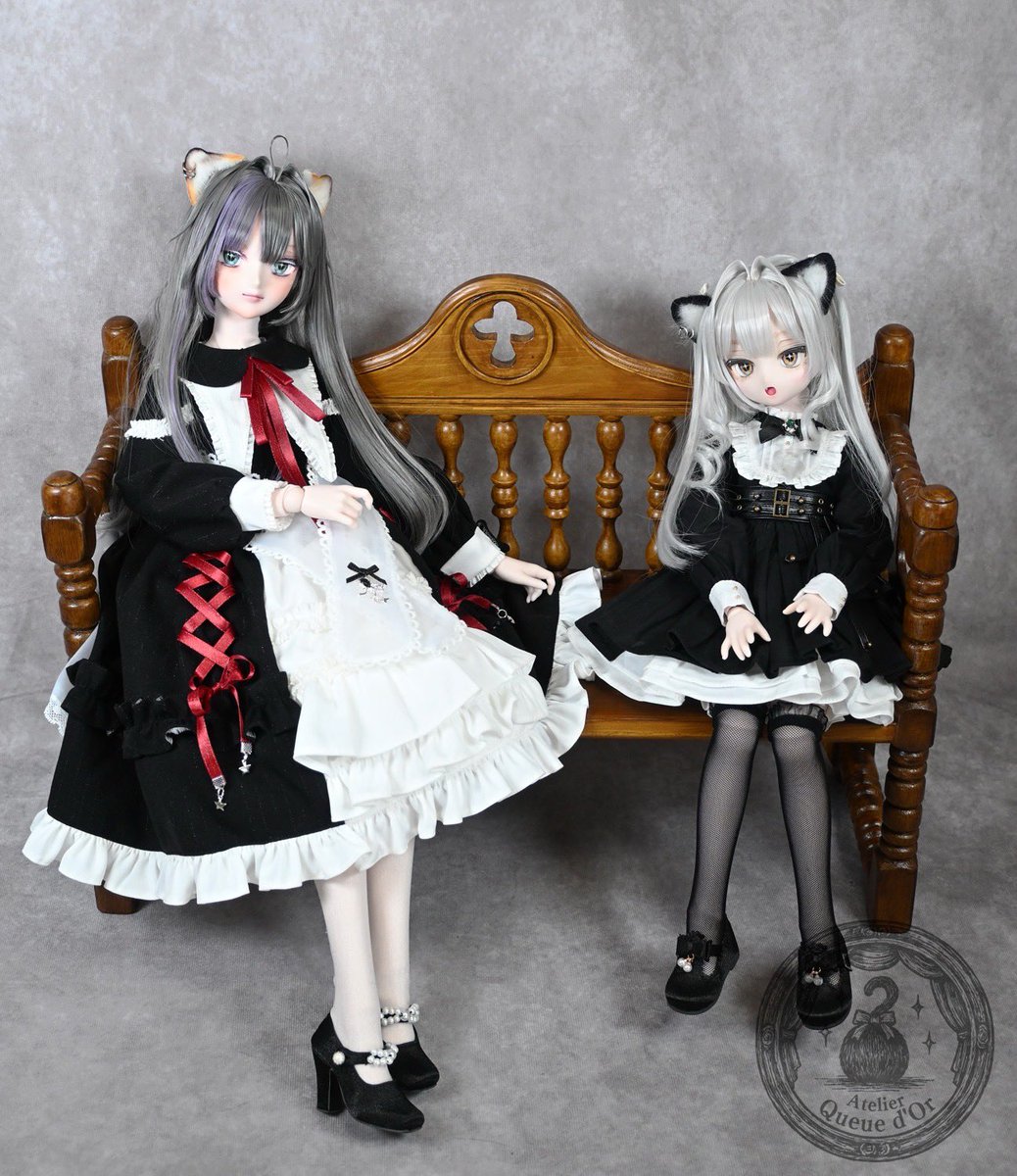ドール家具、バッテリーを充電してゆっくり写真を撮っております。写真はパーテーションに2種の教会ベンチです。サイズ比較にDDさんたちに手伝っていただいております。コツコツ写真をあげてアイドール東京に向けて早めにご紹介できればと思います🐈
#アトリエクードール
#ドール家具
#アイドール東京