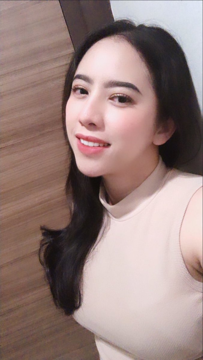 N4ukych4n's tweet photo. Ku berikan senyuman termanis ku untuk kalian semua 🥰😉🫰🏻 https://t.co/H0PTt12eif