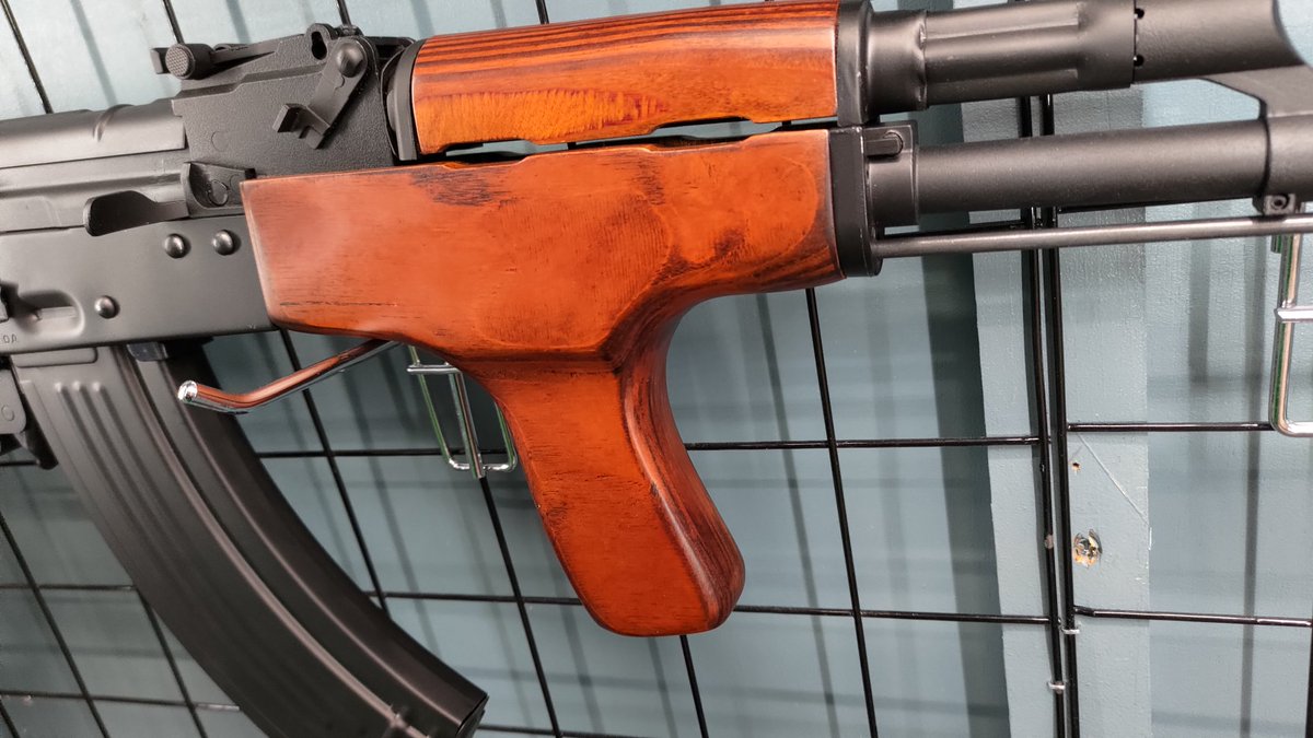 S＆Tから、グリップ付ハンドガードが特徴的なルーマニアのクローンAK