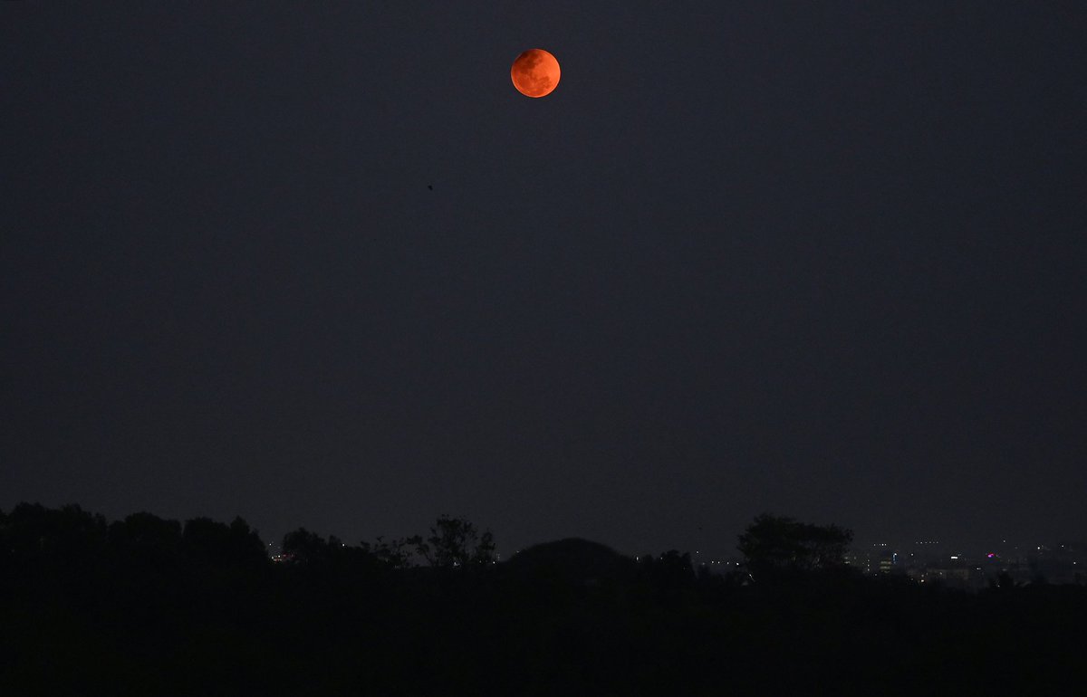 brown_pakora's tweet photo. #NewMoon in #Hyderabad on 3:2:26
 I think this is the biggest i have seen so far with my own eyes. Isn't the moon lovely? https://t.co/MjgUpwE34e