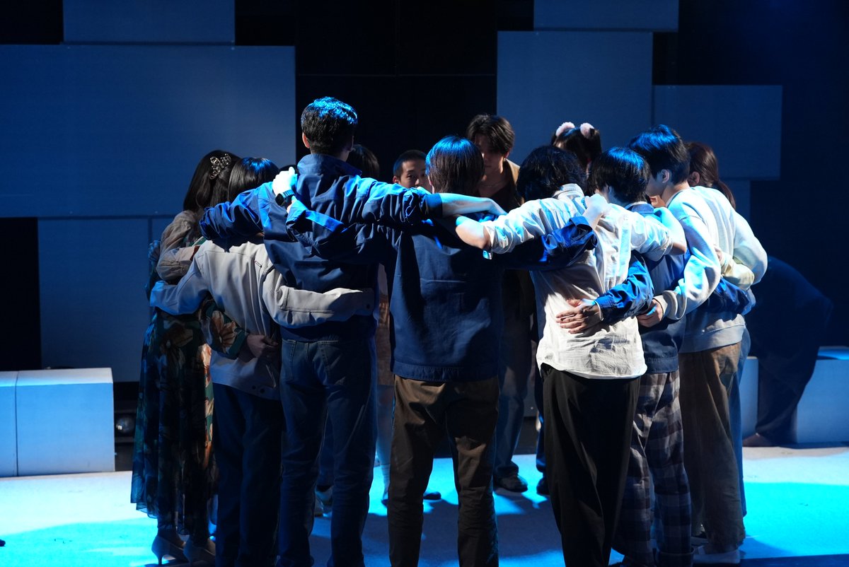 gokko_the_stage's tweet photo. ついに始まる舞台「バズより、ハグを。」

この1ヶ月の全てを込めてお届けします。

本気で笑えて、本気で泣ける。
そんな #バズハ�� をご覧ください。 https://t.co/G6bXpw1Yt5