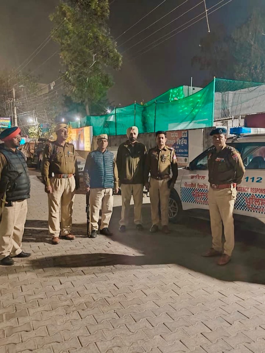 JalandharRange's tweet photo. Hoshiarpur Police remains on constant alert to ensure public safety.

DSP (CAW) is conducting night inspections across key checkpoints, reinforcing round-the-clock vigilance and a zero-tolerance approach to crime.

#PoliceOnAlert #ZeroTolerance #PublicSafety https://t.co/3QQCTtmyuq