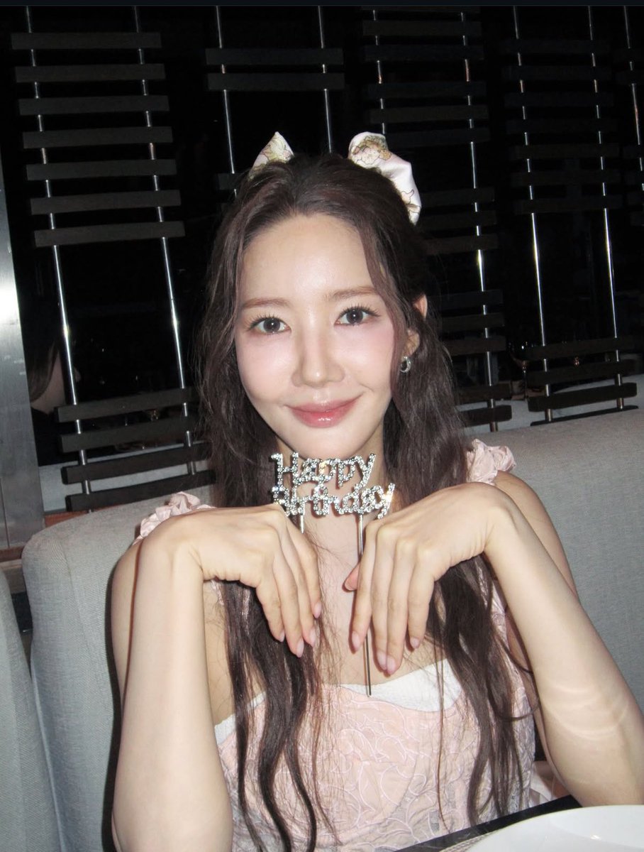 SHES SO BEAUTIFULLLL MY MINYOUNG