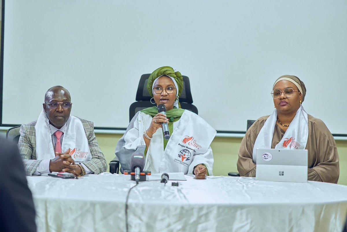psaafml's tweet photo. Cérémonie de clôture du projet #NumeriLab présidée par la Ministre de l’Entreprenariat Oumou Sall Seck. Après 9 mois, 30 femmes et filles de Bamako et Kati formées au numérique et au leadership, dont veuves et diplômées sans emploi. Merci au #PSAAF3 #LaFemmeenMoi @Poulodebo https://t.co/NnXexDaUbz