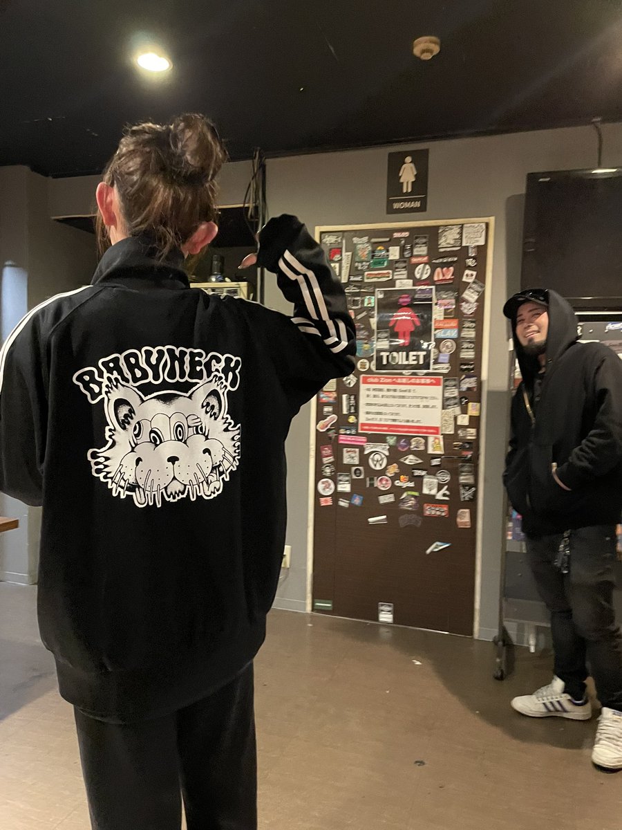 _BabyNeck_'s tweet photo. BabyNeckのジャージがちょくちょく売れて嬉しいです。
好きなデザインプリント出来ると思うんで、あなたの好きな組み合わせで着てください✨
詳細はDMまたはコメントにて！ https://t.co/xzl79byd05