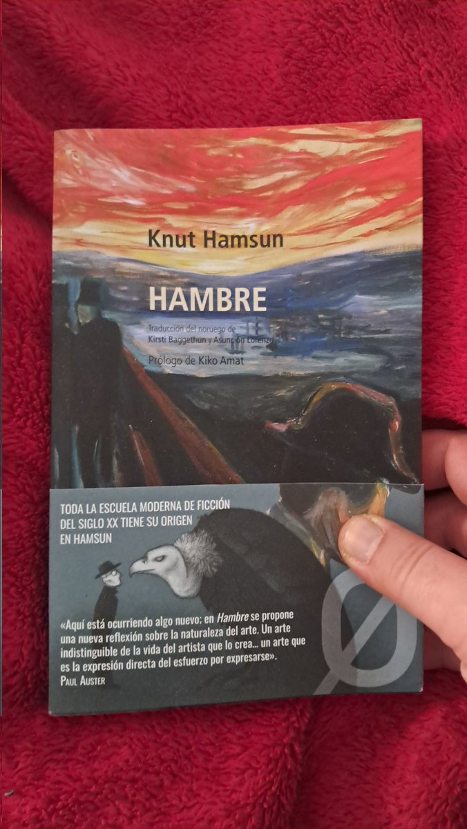 Alberto Olmos sujetando libros tweet media