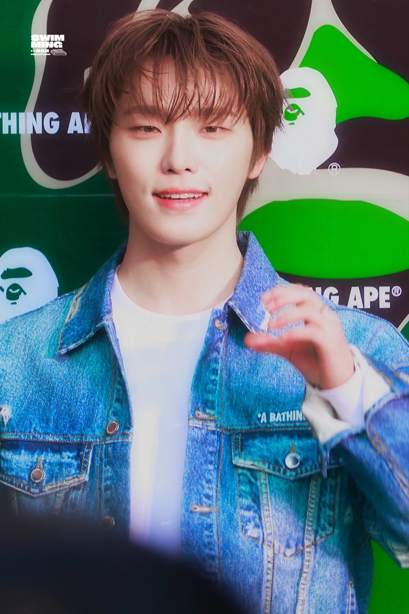 SWIMMING🦦 tweet media