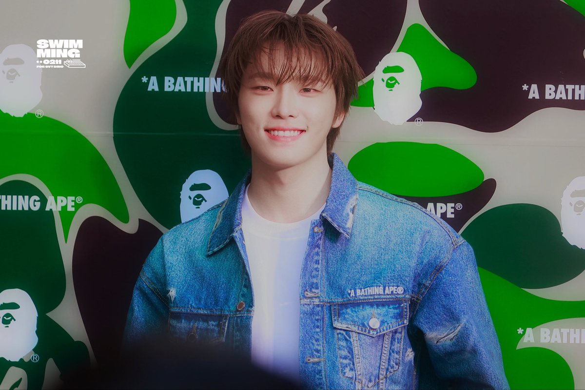 SWIMMING🦦 tweet media