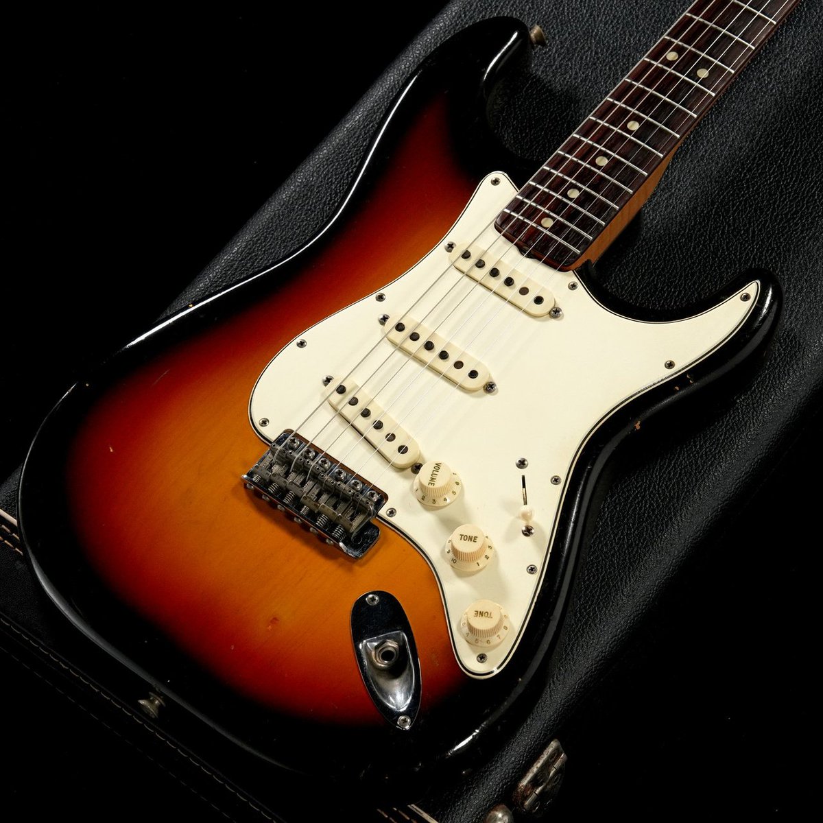 1484shibuya's tweet image. 1965年製、Fender Stratocaster Sunburst！！プレイアビリティも良く、これからも十分お使いいただける個体です。ぜひご検討くださいませ。
store.ishibashi.co.jp/view/item/0000…
#Fender #Stratocaster