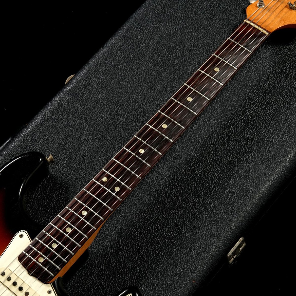 1484shibuya's tweet image. 1965年製、Fender Stratocaster Sunburst！！プレイアビリティも良く、これからも十分お使いいただける個体です。ぜひご検討くださいませ。
store.ishibashi.co.jp/view/item/0000…
#Fender #Stratocaster