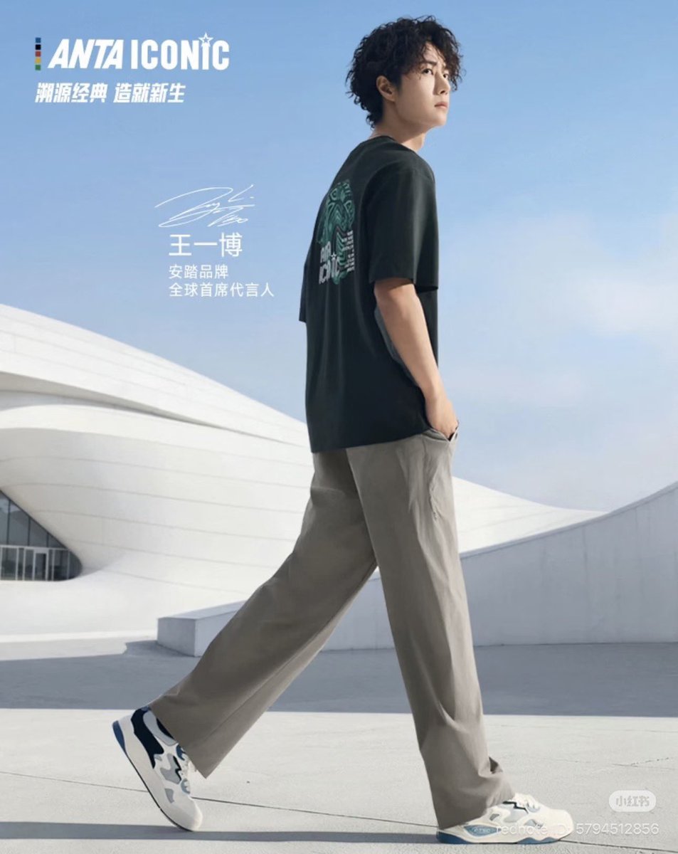 一博新Look来啦💚” 静かに立っているだけで絵になるし、 スポーティなT