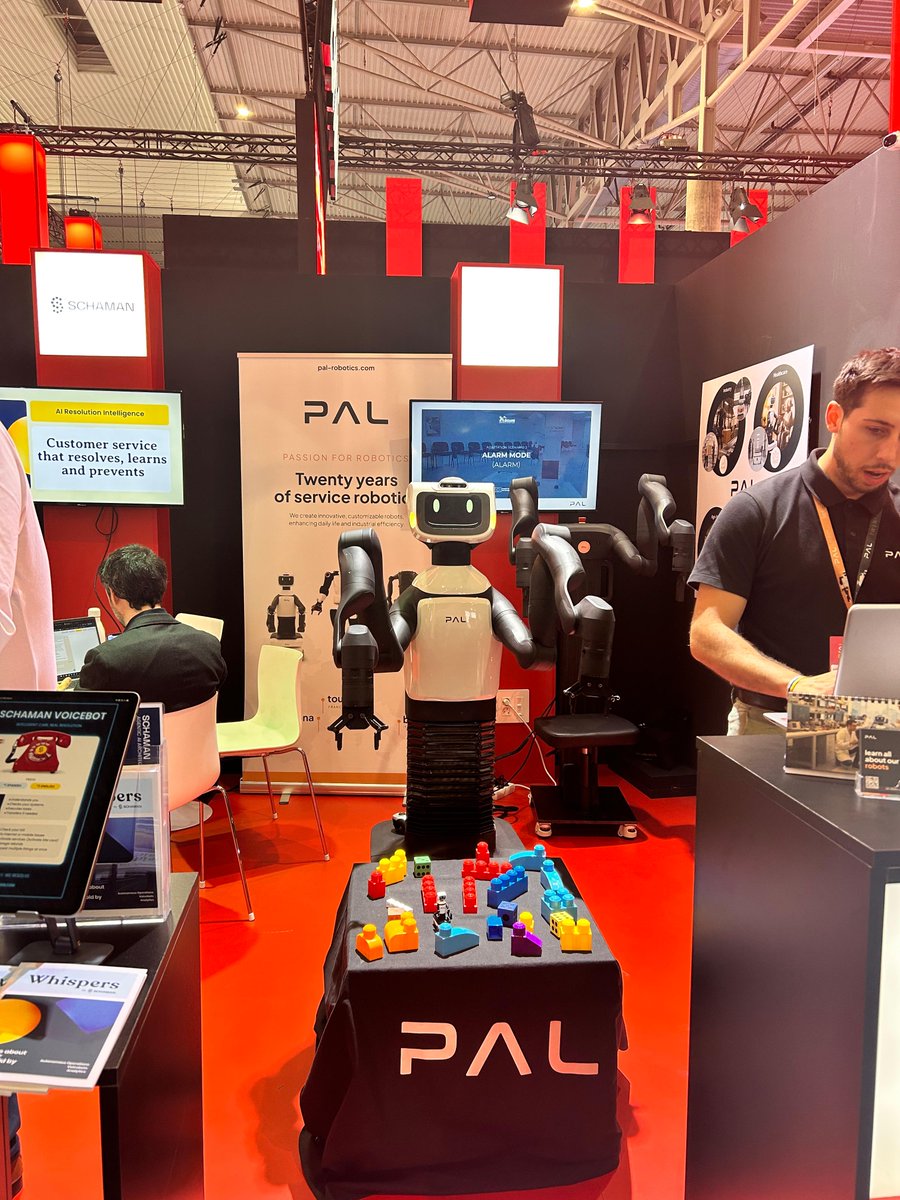 HispaRob tweet media