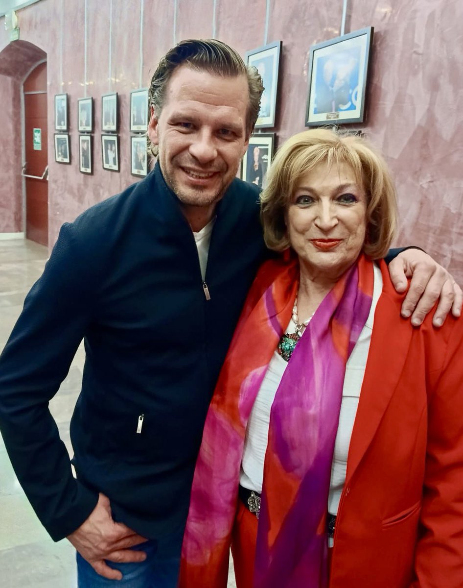 ASCENPA's tweet photo. 👏👏El mejor #instrumento para construir y defender la #PAZ es la MÚSICA. 
El día 3 d marzo disfrutamos con la ORQUESTA CAMERATA CLM, en el Teatro Circo d Albacete.
Excelente e insuperable interpretación del solista y director KIRILL TROUSSOV👍

Defendiendo y luchando por la PAZ https://t.co/UpqkxPEHTG