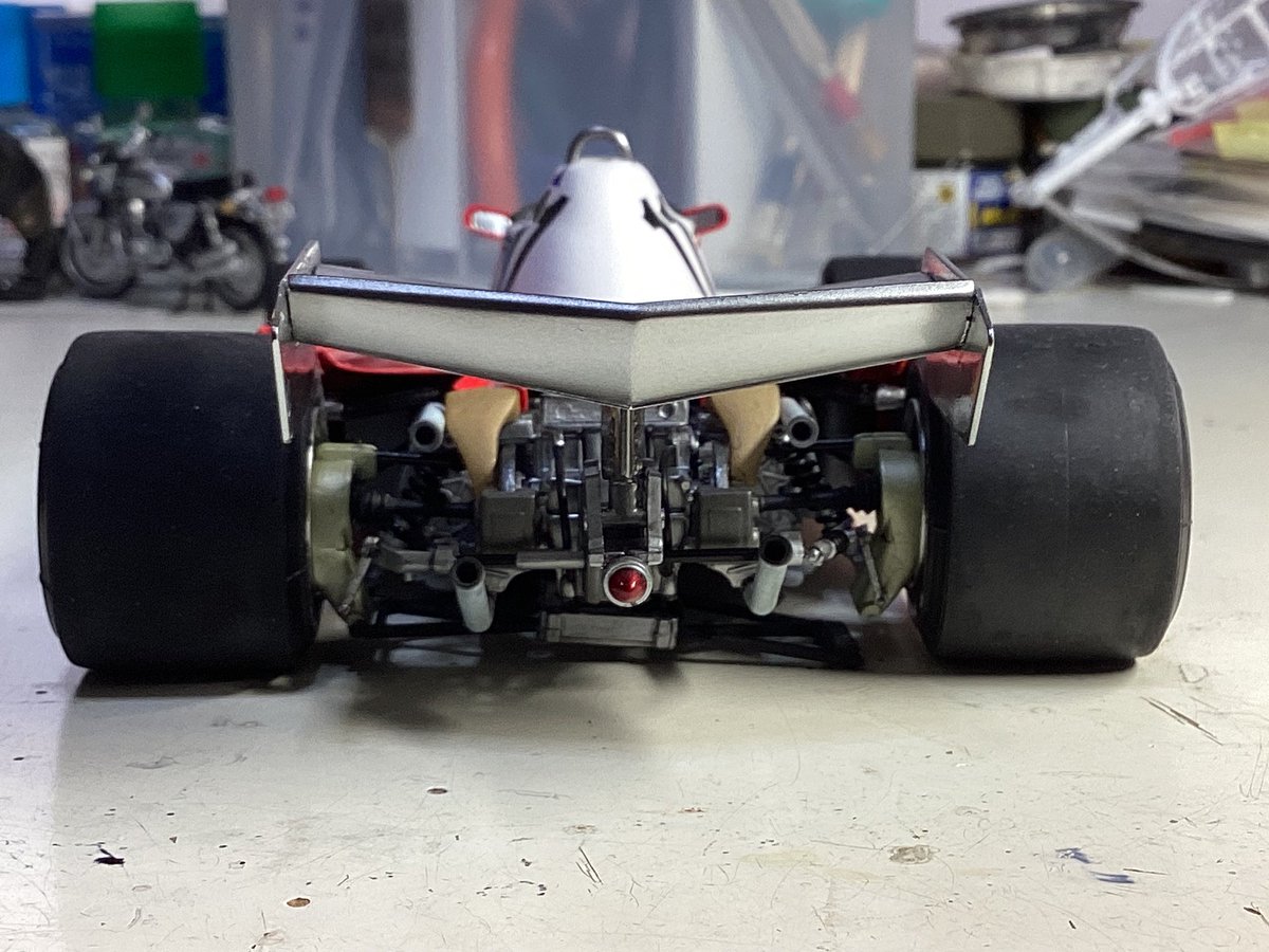 LaboIot's tweet photo. タミヤ1/20フェラーリ312T3
完成しました。
カウルを載せるとエンジンはほぼ見えません。また沢山の無駄をやったようですね😅￼なので蓋無しで展示する様にします。素材の様なキットなんで擦合せに苦労しましたができました🤗
プラモは賞味期限切れ前に作りましょう♪
#タミヤ #312T3 #フェラーリ https://t.co/jQjqpnLJPn