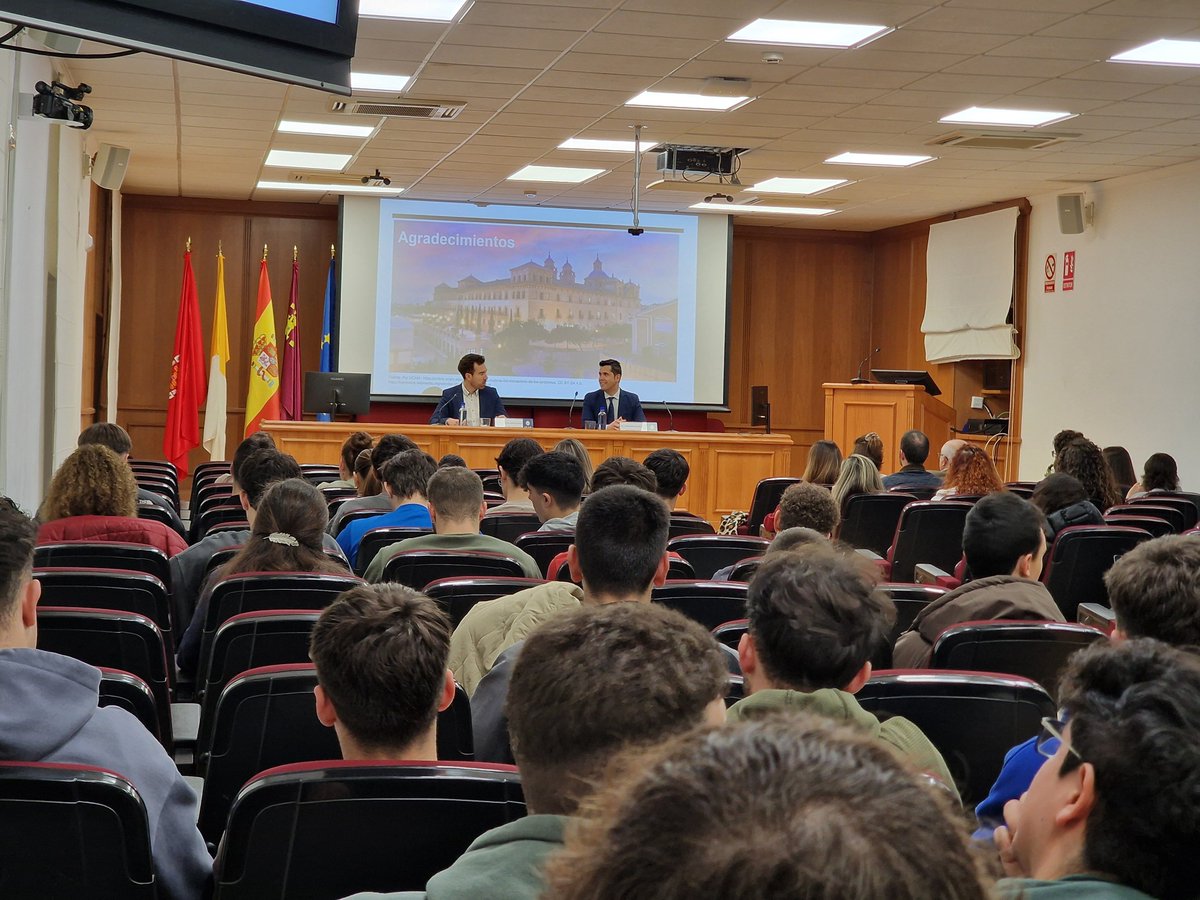 UCAM Universidad tweet media