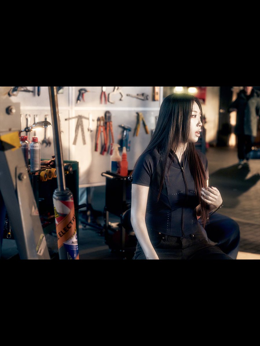 ROBOT — Behind the Scene

YOUNGJl with YUJIN 👭🤖