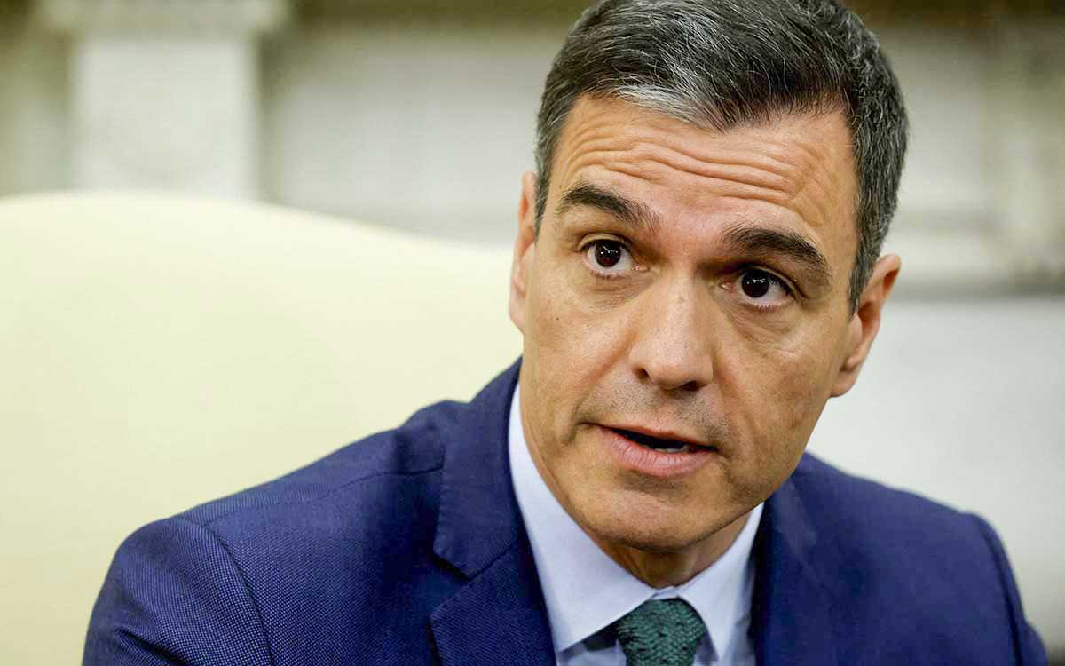 👌İspanya Başbakanı Pedro Sánchez, Trump'a öyle güzel yanıt vermiş ki👏👏👏  

➖23 yıl önce, başka bir ABD yönetimi bizi Orta Doğu'da bir savaşa sürükledi.   

➖O zamanlar da, bu savaşın Saddam Hüseyin'in kitle imha silahlarını ortadan kaldırmak olduğunu iddia etmişlerdi ve