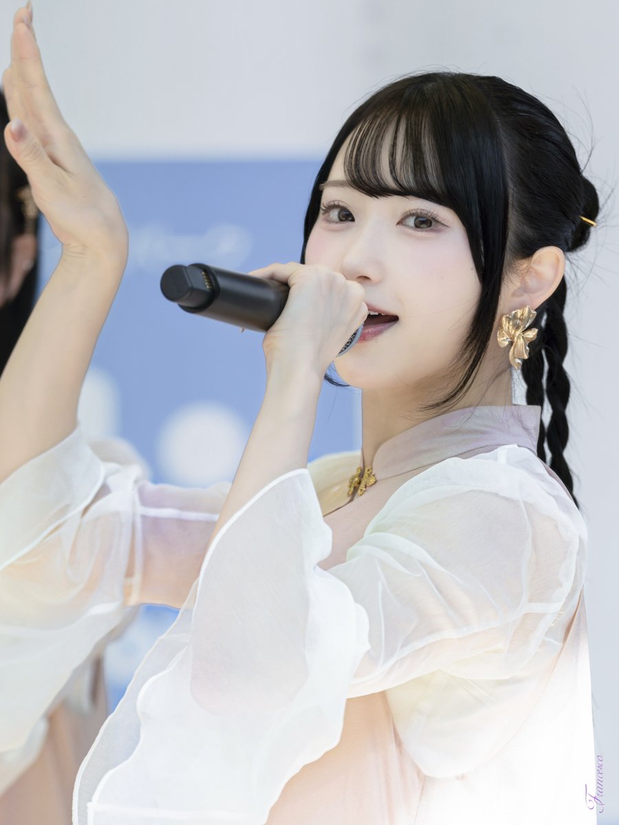 その声が光になる瞬間 The Moment Her Voice Turns to Light Rain Tree