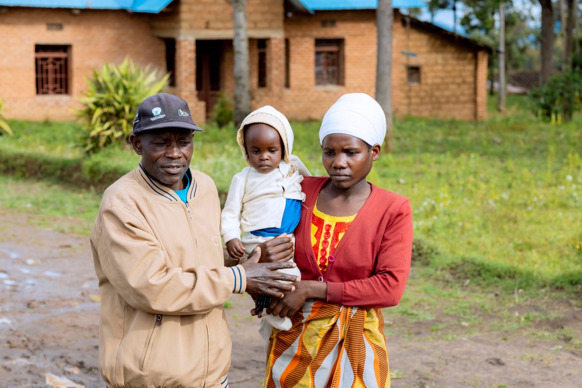 sfhRwanda's tweet photo. 🏥 350 community #healthposts.
🎯 Less than 30-minute walk to access care.
💪🏾 One stronger health system.
✅This is last-mile #healthcare in action. Because healthcare should start where people live. https://t.co/kshkQUjEuw
