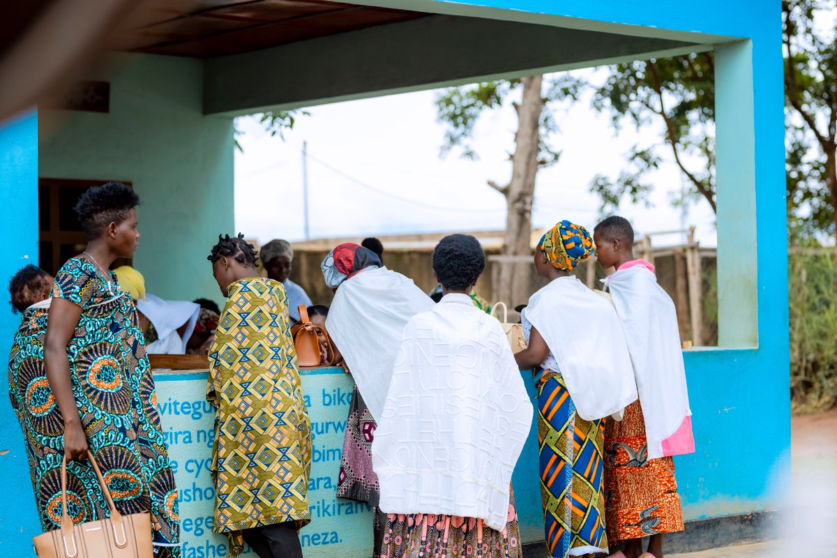 sfhRwanda's tweet photo. 🏥 350 community #healthposts.
🎯 Less than 30-minute walk to access care.
💪🏾 One stronger health system.
✅This is last-mile #healthcare in action. Because healthcare should start where people live. https://t.co/kshkQUjEuw