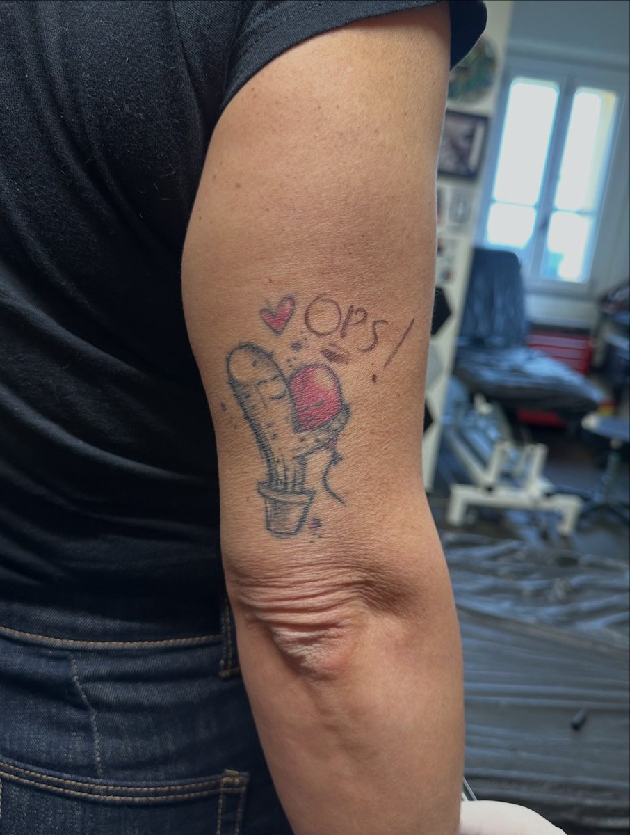 AlleTattoo's tweet photo. MA VOIIIβ¦ cosa vi sembra questo tattoo?! β¦ π«£
#alletattoo #tattoo #tatuaggio #limidi #modena https://t.co/18PMeHDIQE