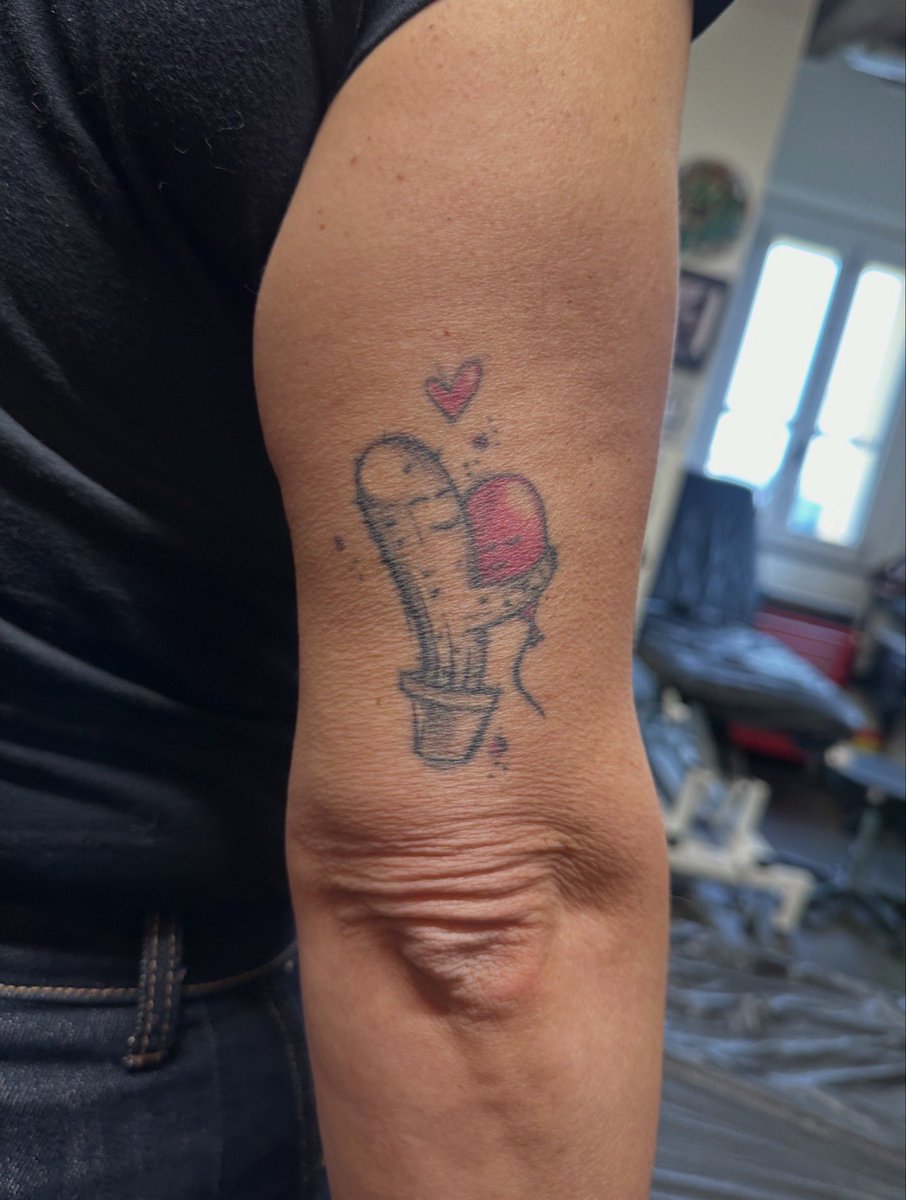 AlleTattoo's tweet photo. MA VOIIIβ¦ cosa vi sembra questo tattoo?! β¦ π«£
#alletattoo #tattoo #tatuaggio #limidi #modena https://t.co/18PMeHDIQE