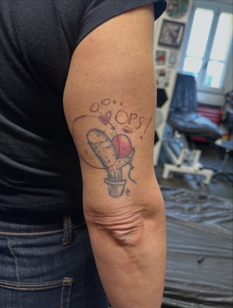 AlleTattoo's tweet photo. MA VOIIIβ¦ cosa vi sembra questo tattoo?! β¦ π«£
#alletattoo #tattoo #tatuaggio #limidi #modena https://t.co/18PMeHDIQE