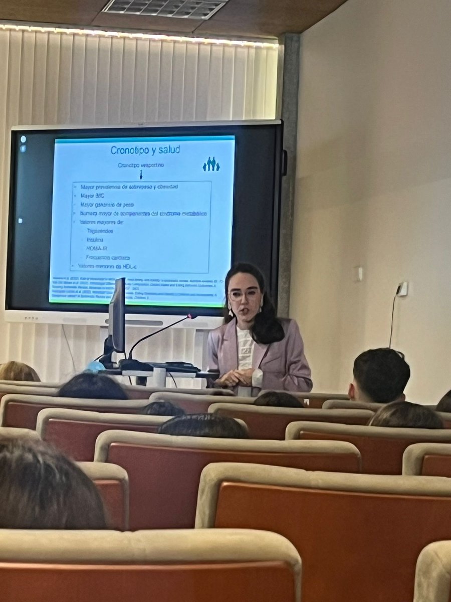 Hoy continúan las 13 #Jornadas #ASEN-UCM ✨con ponencias de gran interés en nutrición y salud

Gracias a los ponentes de ayer por inaugurar las jornadas con altísimo nivel #científico👏

Os compartimos algunos momentos de ayer y el programa completo.
¡Seguimos!
#Nutrición #Salud