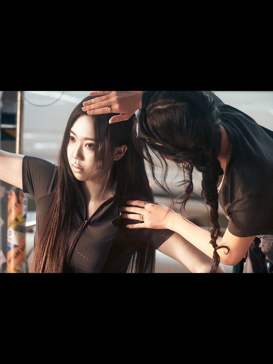 MAINSTREAM tweet media