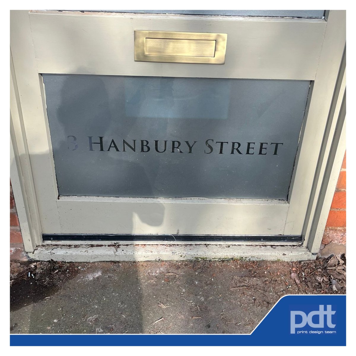PrintDesignTeam's tweet photo. The Westminster Project Services' office has recently had 'a touch of Paul!'❄️

During his latest visit, our diligent Director fitted frosted vinyl to new office windows, and it’s looking sharp.

As always, we love a good before-and-after capture 👀 https://t.co/Sifx9JBS1k