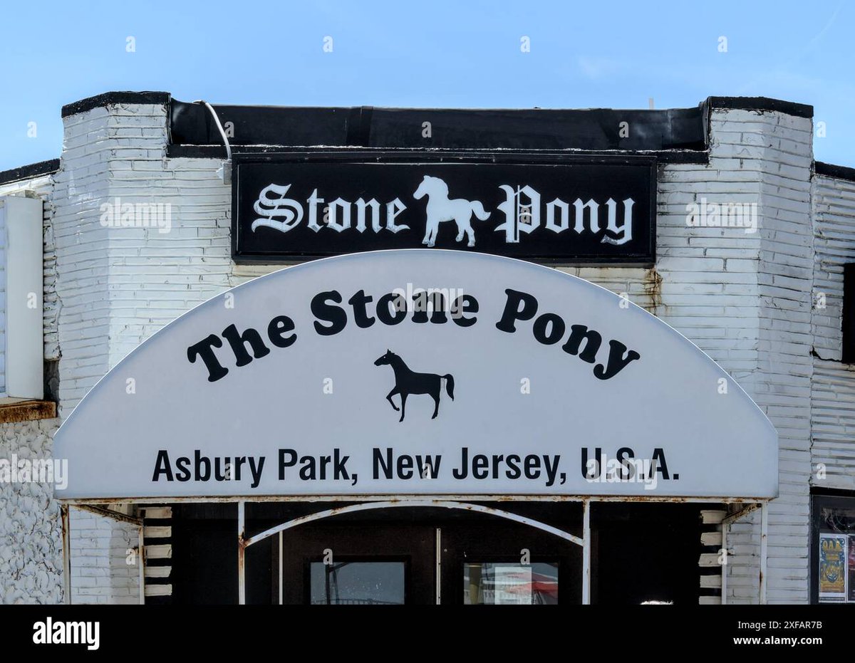 Lary9's tweet photo. What do I think of #TheBoss?
I tossed back boilermakers at #TheStonePony!
What do you think I think? https://t.co/hPlaEq1aBj