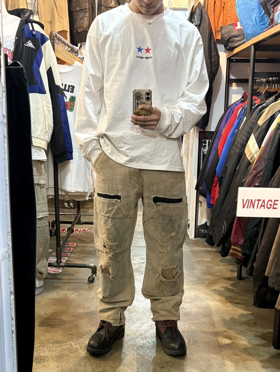 ldh_scream's tweet image. [📖] #スクオフ
𝗙𝗥𝗢𝗠  #SHUNNOSUKE 

休日に友達と洋服を見に行きました！
いつもお世話になっている店長がCarharttのパンツを出してくれて、一目惚れしてしまいました✨✨✨

CarharttのDouble Kneeでここまでダメージがあって、ボロボロになりながらも何度も修復した感じにとても惹かれました！