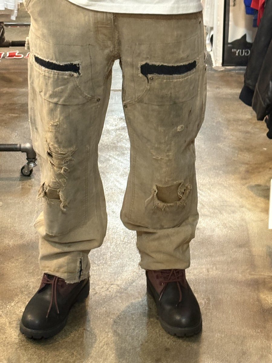 ldh_scream's tweet image. [📖] #スクオフ
𝗙𝗥𝗢𝗠  #SHUNNOSUKE 

休日に友達と洋服を見に行きました！
いつもお世話になっている店長がCarharttのパンツを出してくれて、一目惚れしてしまいました✨✨✨

CarharttのDouble Kneeでここまでダメージがあって、ボロボロになりながらも何度も修復した感じにとても惹かれました！