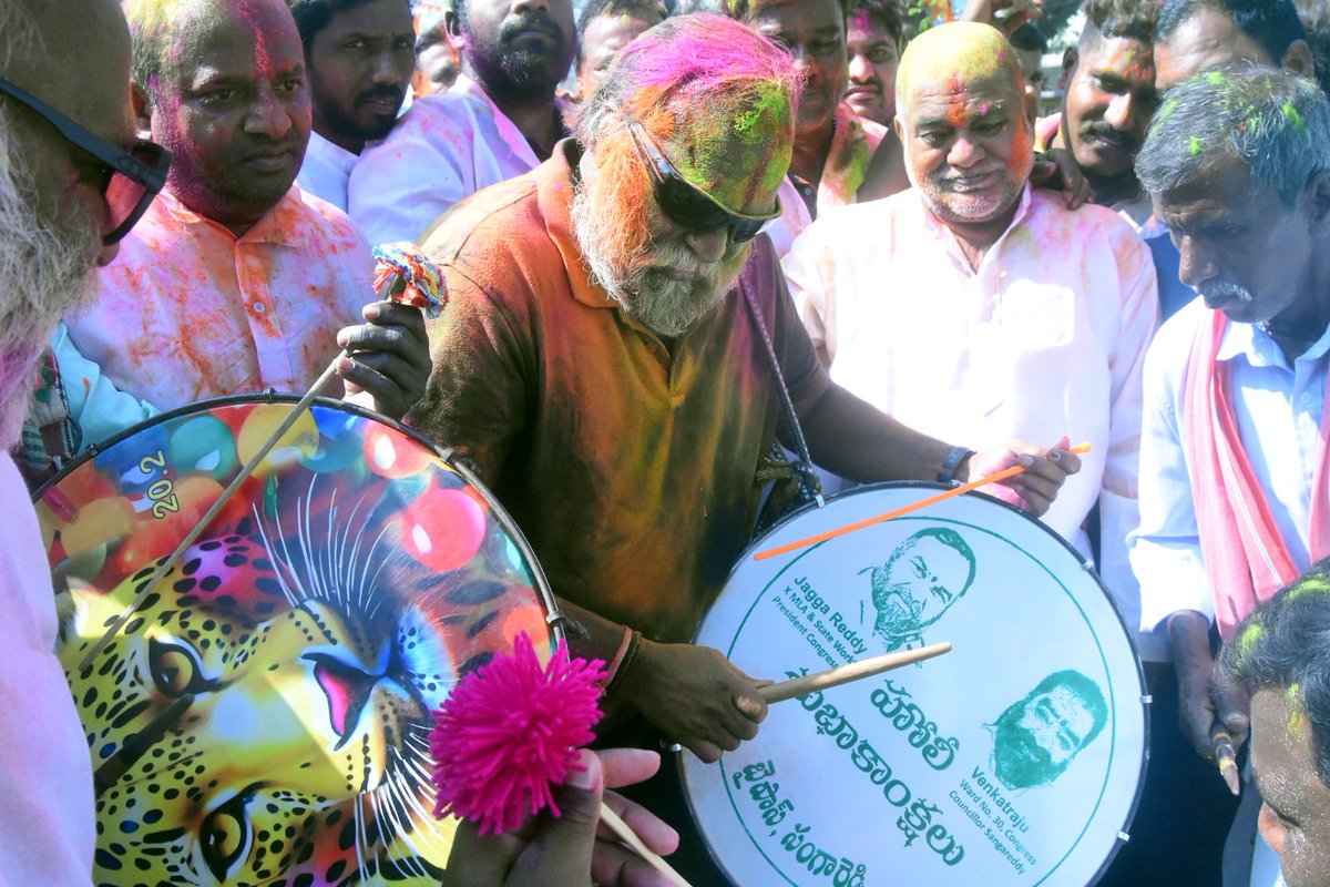 ImJaggaReddy's tweet image. సంగారెడ్డి హోలీ వేడుకల్లో జగ్గారెడ్డి ఊర మాస్ సెలబ్రేషన్స్..

#Jaggareddy #Sangareddy #HoliFestival #HoliCelebrations #JagganaMass