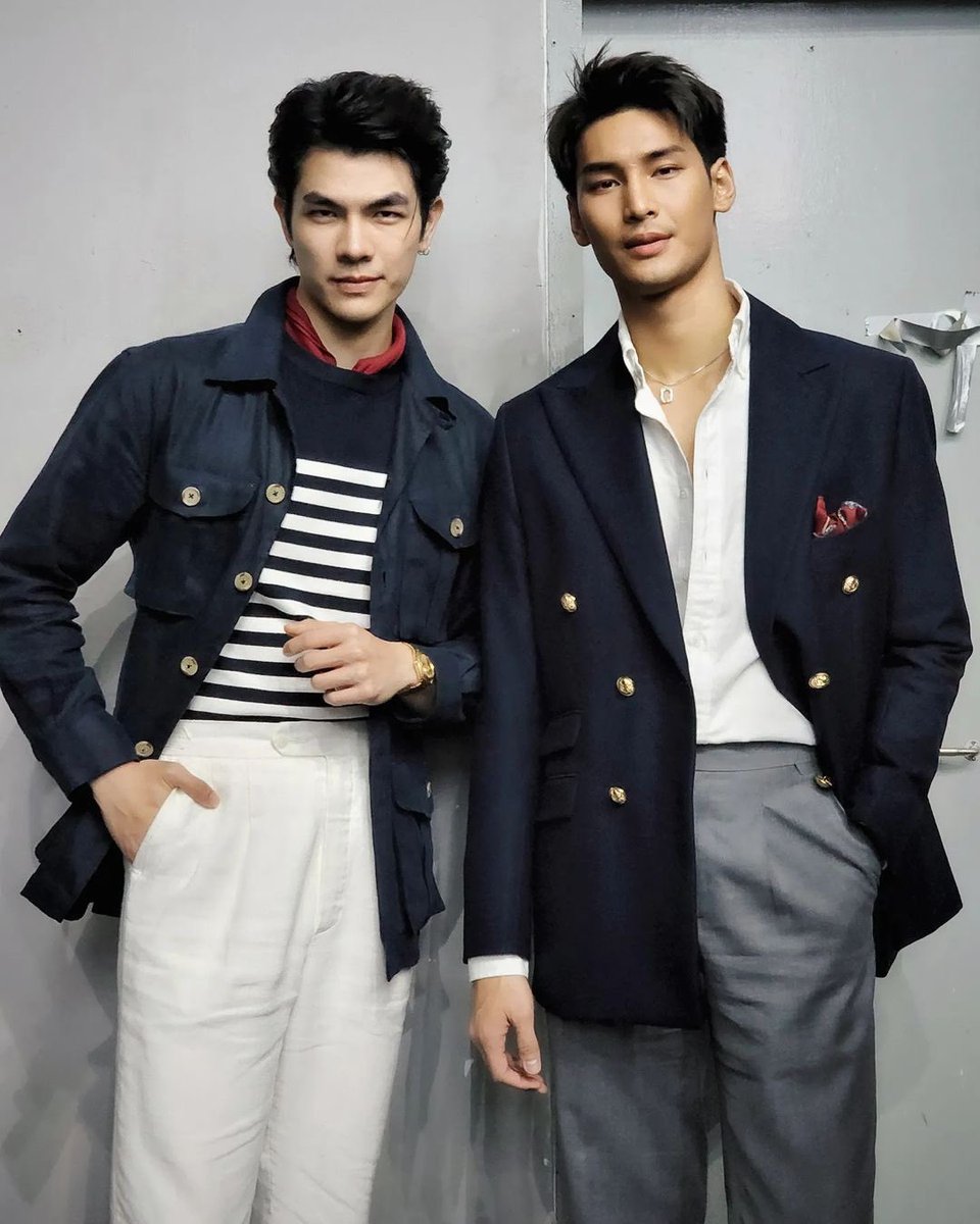 It has been 5 years!!! 
Happy anniversary #GreenyRoses
#Apocolleagues
 <a href="/milephakphum/">mile phakphum</a> <a href="/Nnattawin1/">Nnattawin</a> you two are so loved! 

#MilePhakphum
#ApoNattawin