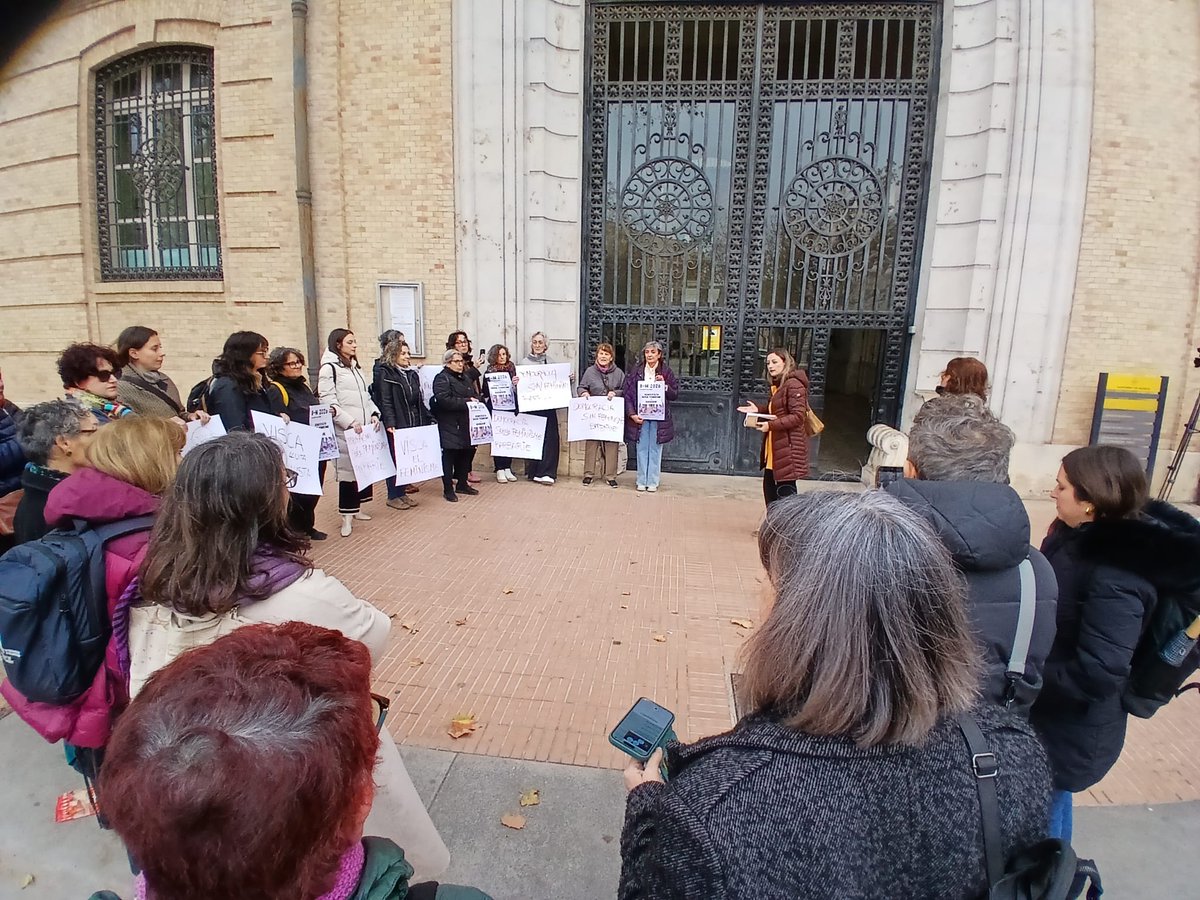 CFeministaVlc's tweet photo. Comunicat de la @CFeministaVlc: 19 organitzacions planten a la regidora d'Igualtat Rocío Gil Uncio i es neguen a assistir al Consell de les Dones davant el boicot de l'Ajuntament de València a la manifestació del 8 de Març #Fartes #Hartas https://t.co/Qlona1AOYd
