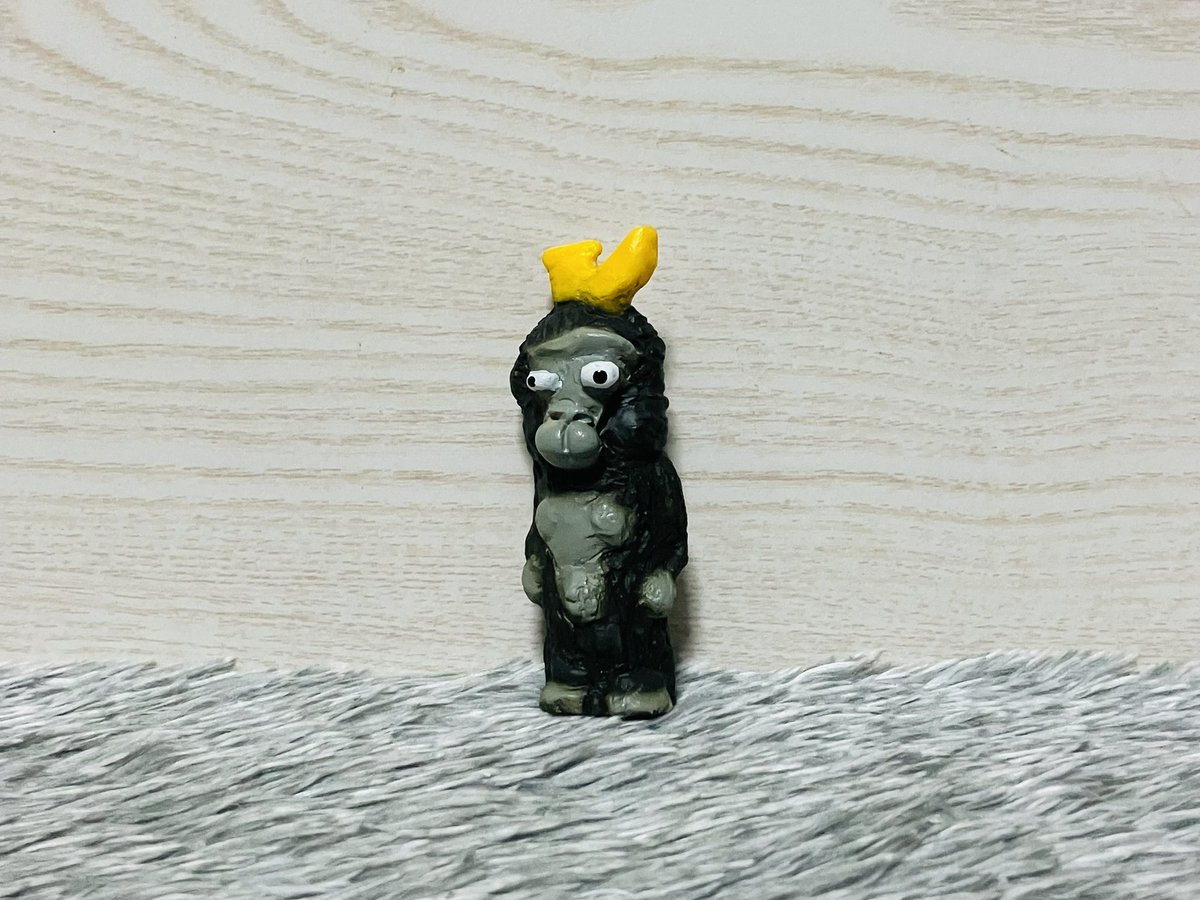 ブキヨウスタジオさんより「チビゴリラ」です。 いつもポンゴリの隣に