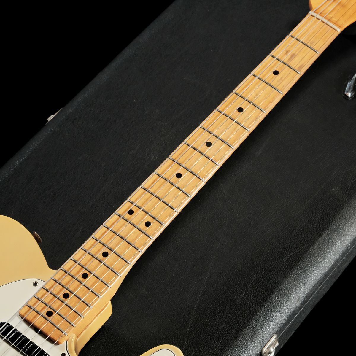 1484shibuya's tweet image. 1968年製、オリジナル度が高いFender Telecaster Blond。素晴らしいコンディションを保っています。お問い合わせは石橋楽器渋谷店にお願い申し上げます。
store.ishibashi.co.jp/view/item/0000…
#Fender #telecaster