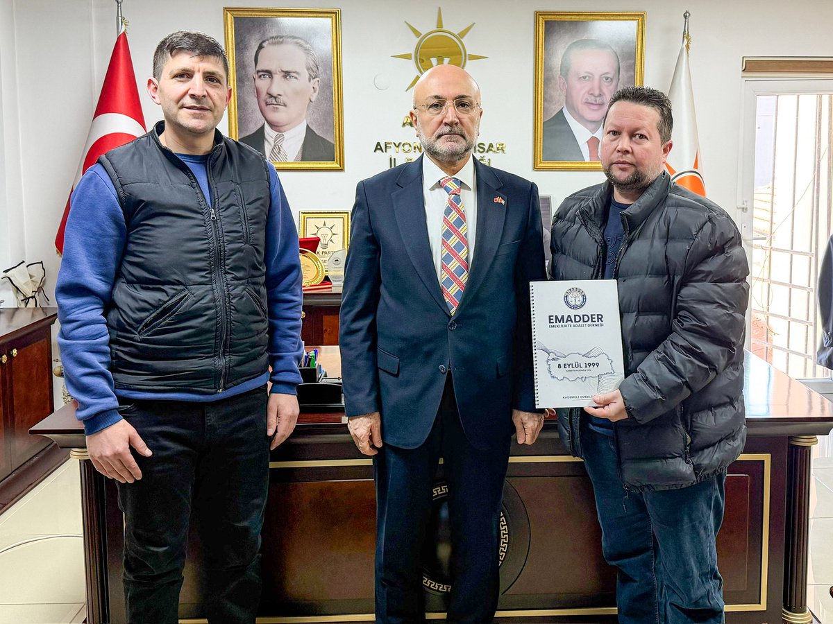 Emeklilikte Adalet Derneği (EMADDER) Afyonkarahisar Şube Temsilcisi Hasan Demir ve beraberindeki heyet, İl Başkanımız Av. Turgay Şahin’i makamında ziyaret etti.

Nazik ziyaretleri dolayısıyla kendilerine teşekkür eden İl Başkanımız Av. Turgay Şahin, vatandaşlarımızın beklenti ve