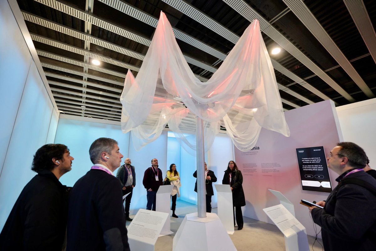 i2CAT's tweet photo. 🔛 Comença el tour de les #ÀreesDigitals a l’estand del @govern, amb l'aposta per una #IA ètica i responsable.
📍Els agents territorials visiten #Sateliot, @orange_es, @vodafone_es, @Telefonica, @GrupoSalto, @MWCapital i #i2CAT.
🤝 Una iniciativa de @tic, amb MWCapital i i2CAT. https://t.co/UbibgkOB0g