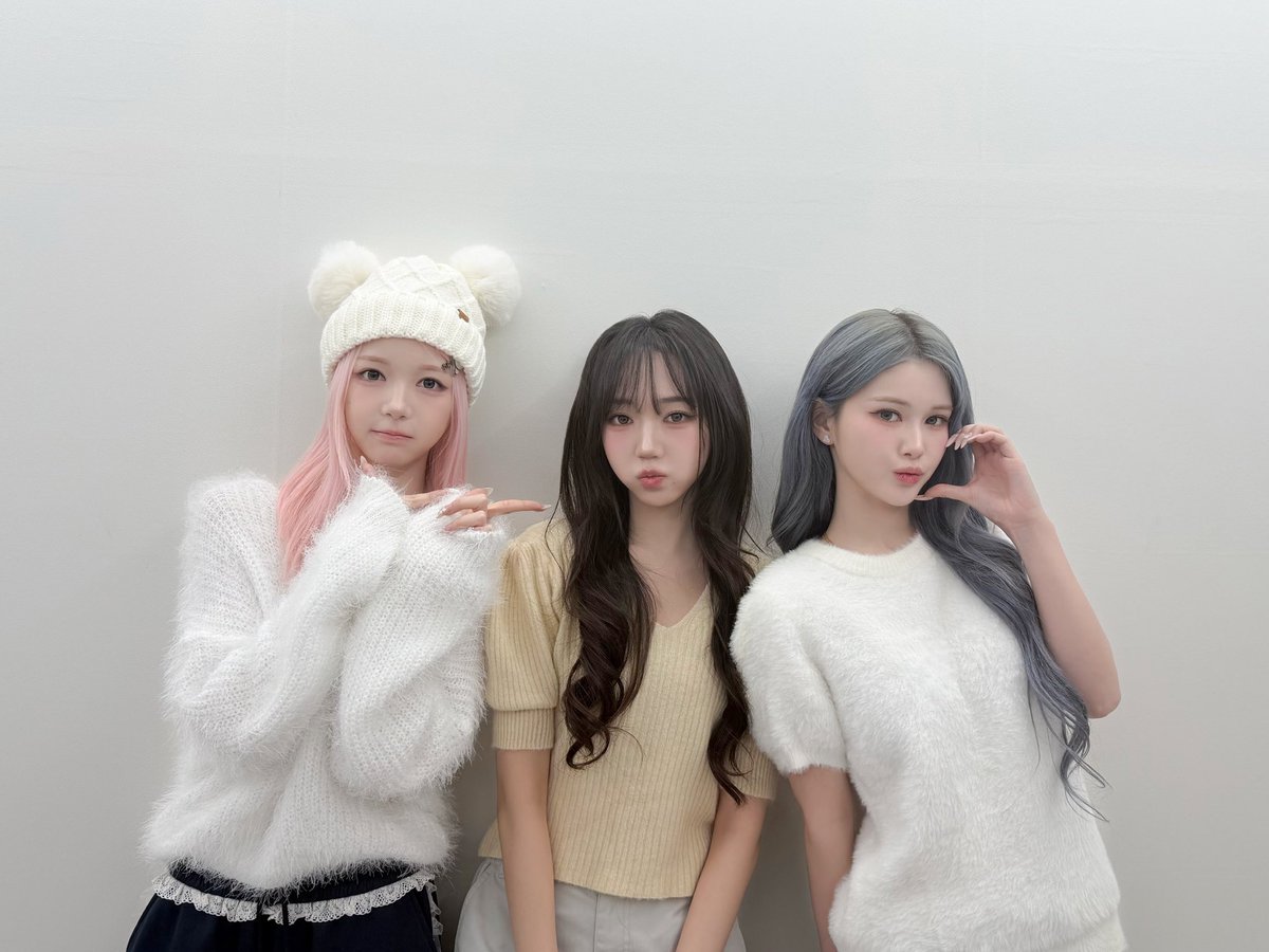 ＼＼🗓️今日3/4 ⏰深夜25:00からO.A. #FM大阪  ／／
tripleSのレギュラー番組『 #tripleSのちょっと喋らへん ？』🎊

今夜は S16 #マユ S20 #シオン S21 #チェウォン の３人が担当🎙️
￼
🎎ちょっと、ひな祭りについて聞いでみました！

（毎月第1・第3水曜日の深夜25:00〜25:30）