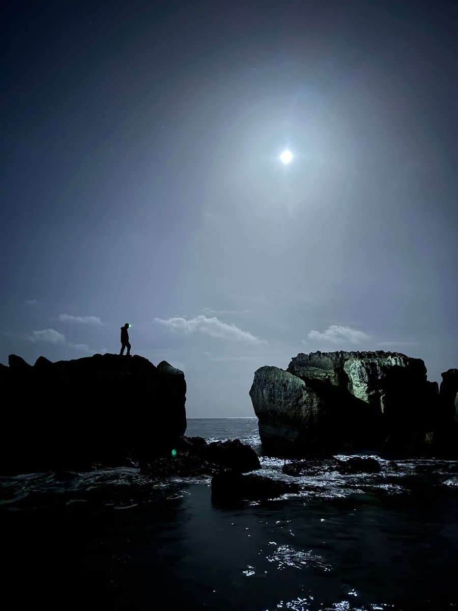 ThisIsIreland3's tweet photo. Moonlight at Garron Point, fabulous 🌕🌊

📍County Antrim - Ireland ☘️ 

 📸 Michael Watterson 

#Antrim #Moon #Ireland #GarronPoint https://t.co/9Emwsv6K70