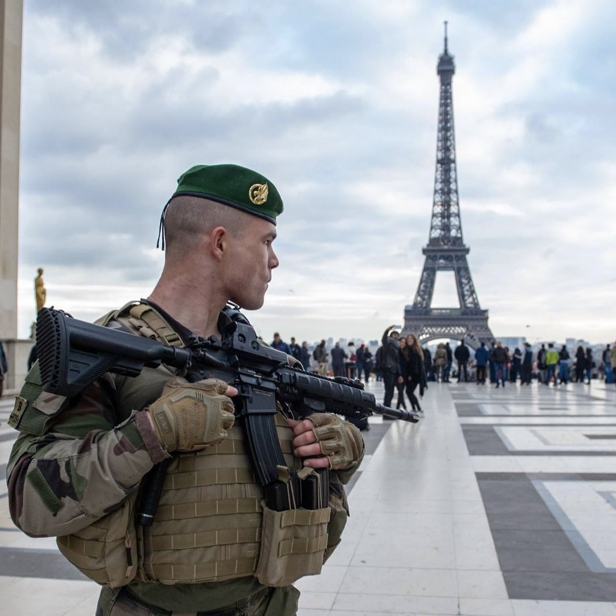 Le gouvernement a renforcé le dispositif de protection militaire Sentinelle en France.

Présents chaque jour, ils protègent les Français et les lieux de vie.

Les militaires de l'opération Sentinelle veillent sur nous. 🇫🇷